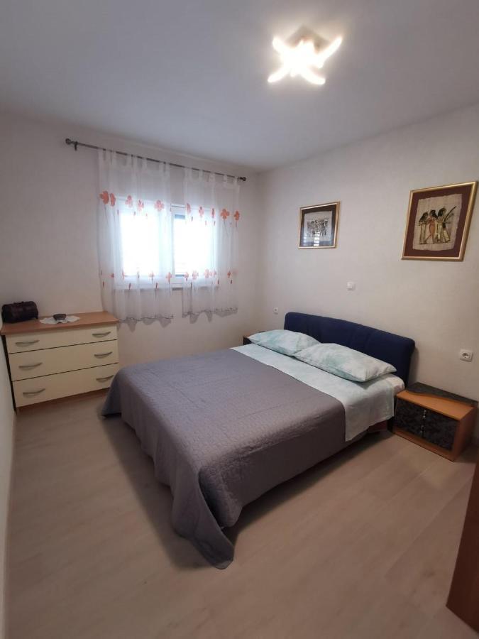 Apartment Nera Omis Exterior photo