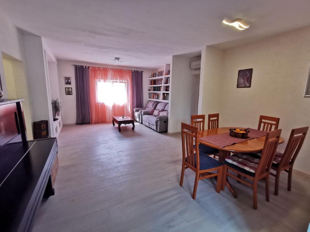 Apartment Nera Omis Exterior photo