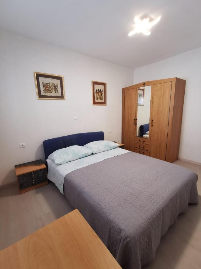Apartment Nera Omis Exterior photo
